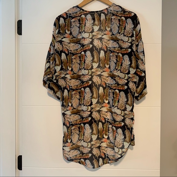 Rachael & Chloe | Feather Pattern Open Robe Top - Picture 7 of 12